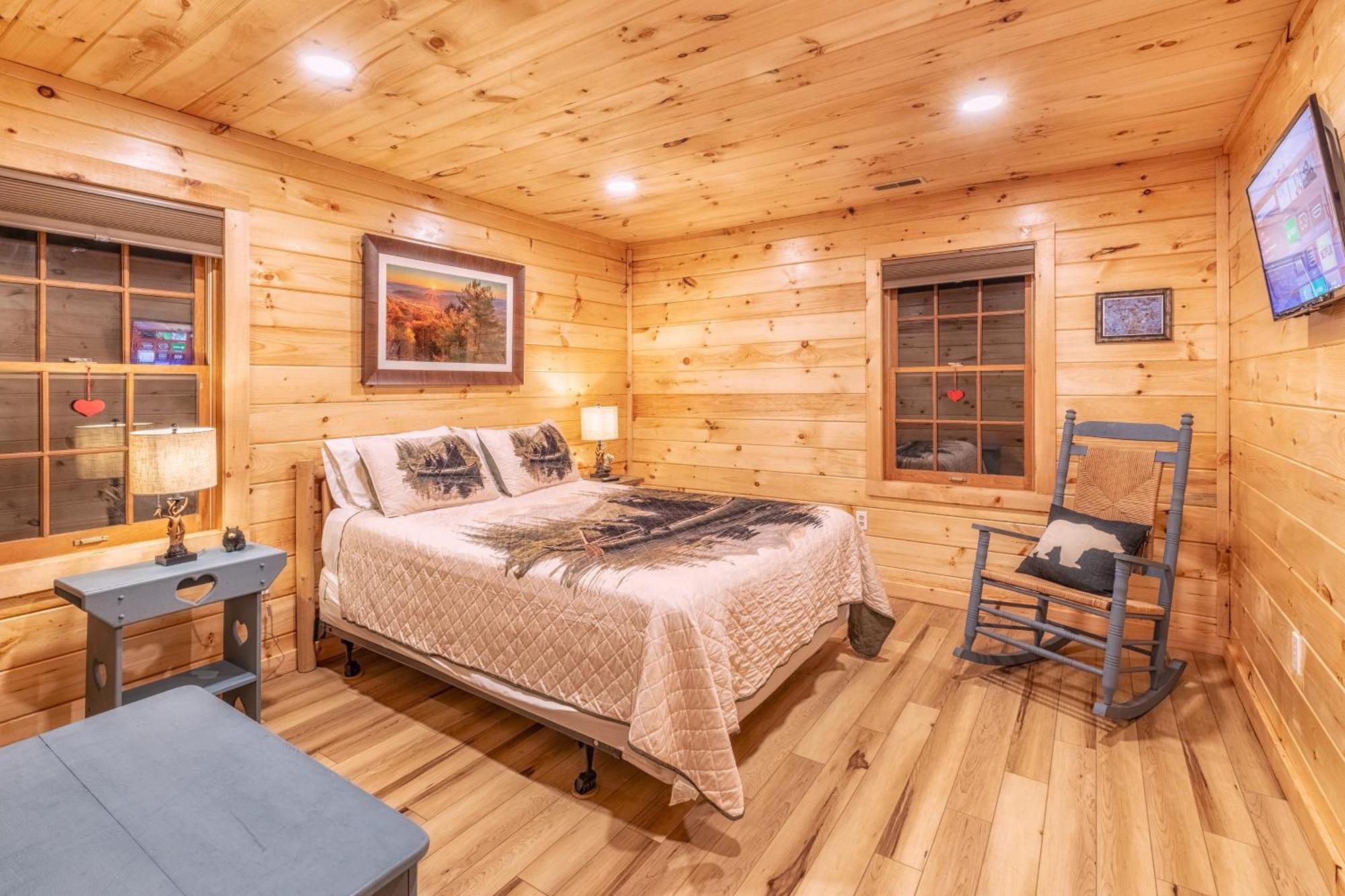 Real Log Cabin With Amazing Views, Hot Tub, Sauna, Games 蓋特林堡 外观 照片