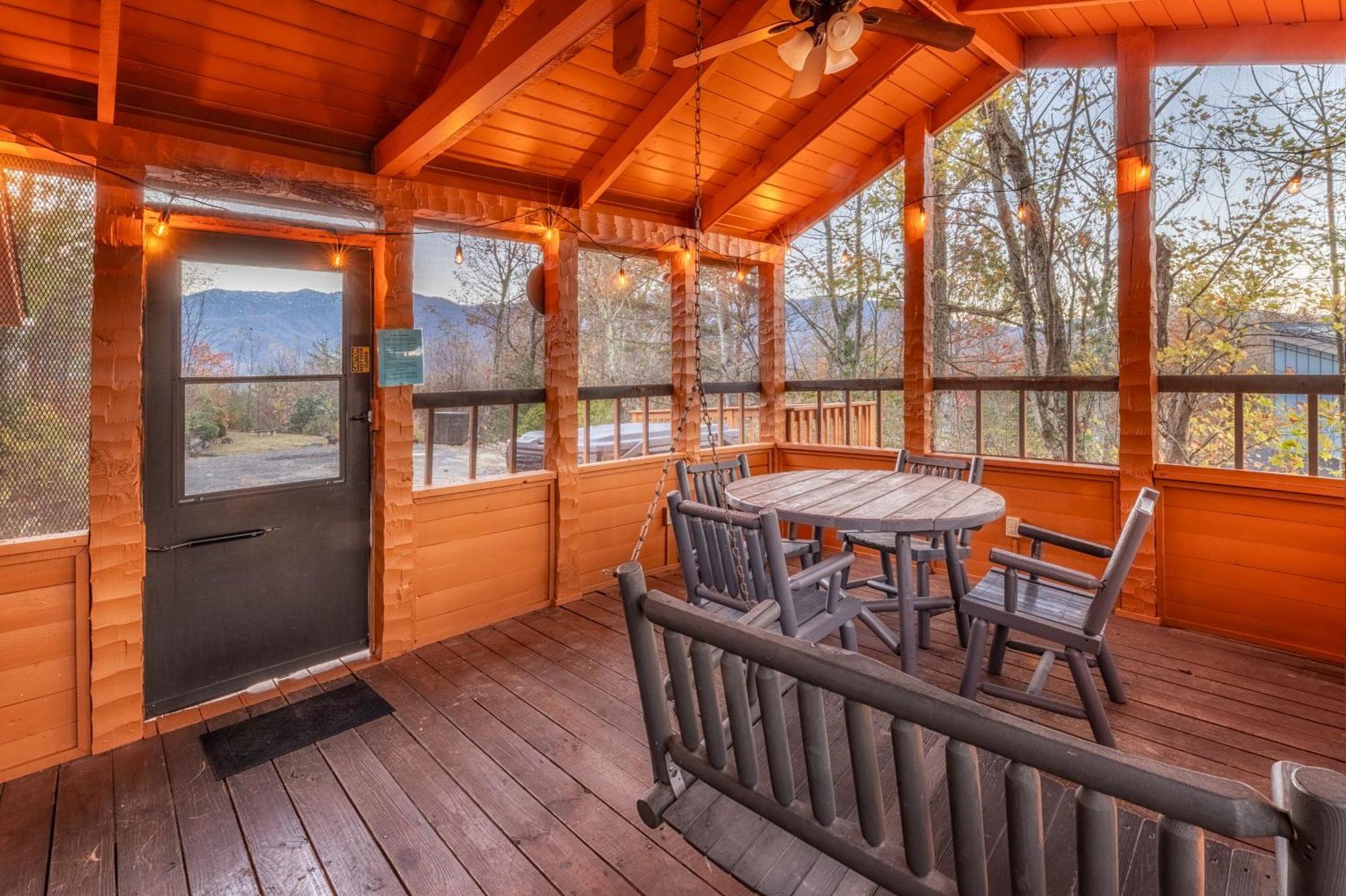 Real Log Cabin With Amazing Views, Hot Tub, Sauna, Games 蓋特林堡 外观 照片