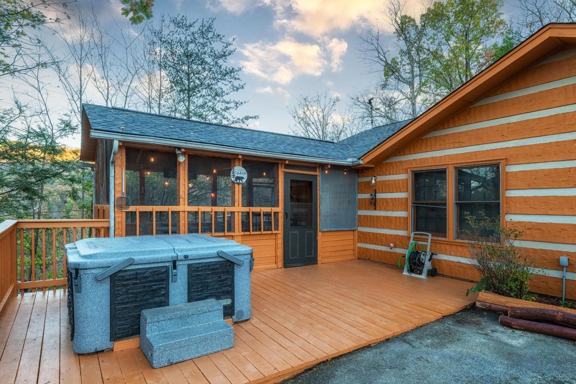 Real Log Cabin With Amazing Views, Hot Tub, Sauna, Games 蓋特林堡 外观 照片